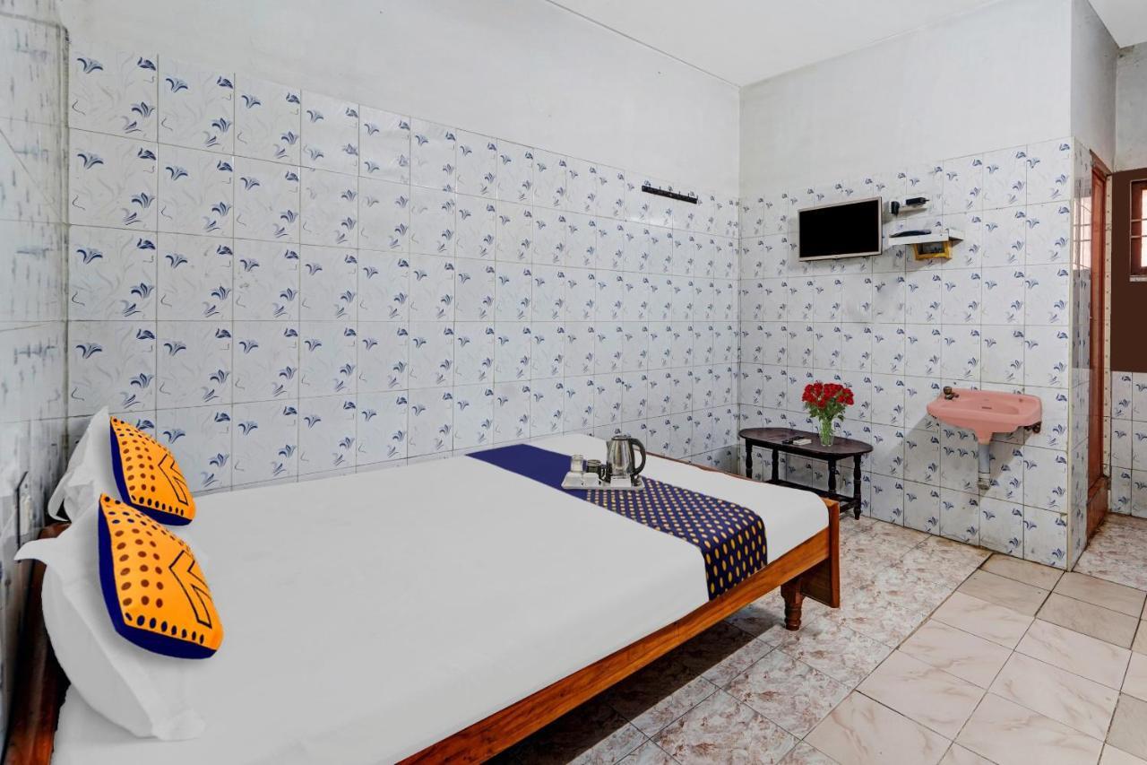 Spot On New Golden Star Guest House Near Thirumangalam Metro Station Chennai Exterior photo