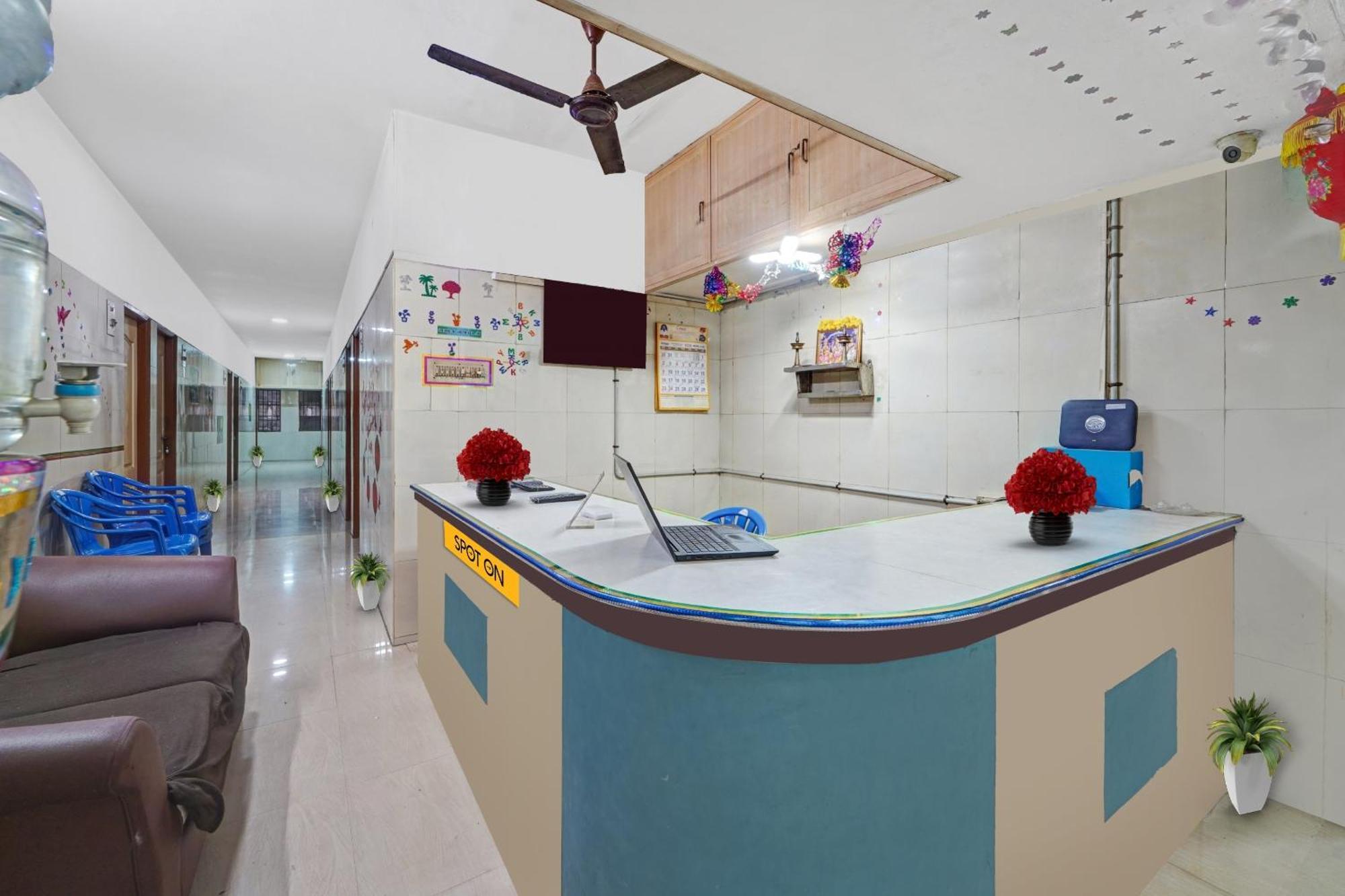 Spot On New Golden Star Guest House Near Thirumangalam Metro Station Chennai Exterior photo